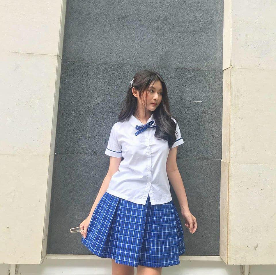 Phương Quỳnh được nhiều người khen ngày càng đẹp mặn mà và vẫn giữ được vóc dáng thon gọn như xưa.