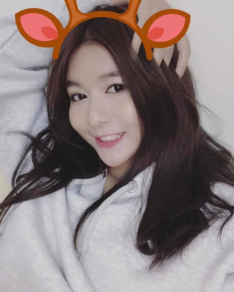 Nhờ chăm chỉ và không ngừng cố gắng, Quỳnh đã đạt giải thưởng Gương mặt truyền hình triển vọng Ngôi sao xanh cho vai Oanh trong phim “Ầu ơ dí dầu”.