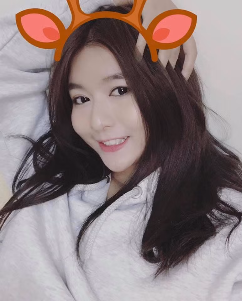 Nhờ chăm chỉ và không ngừng cố gắng, Quỳnh đã đạt giải thưởng Gương mặt truyền hình triển vọng Ngôi sao xanh cho vai Oanh trong phim “Ầu ơ dí dầu”.