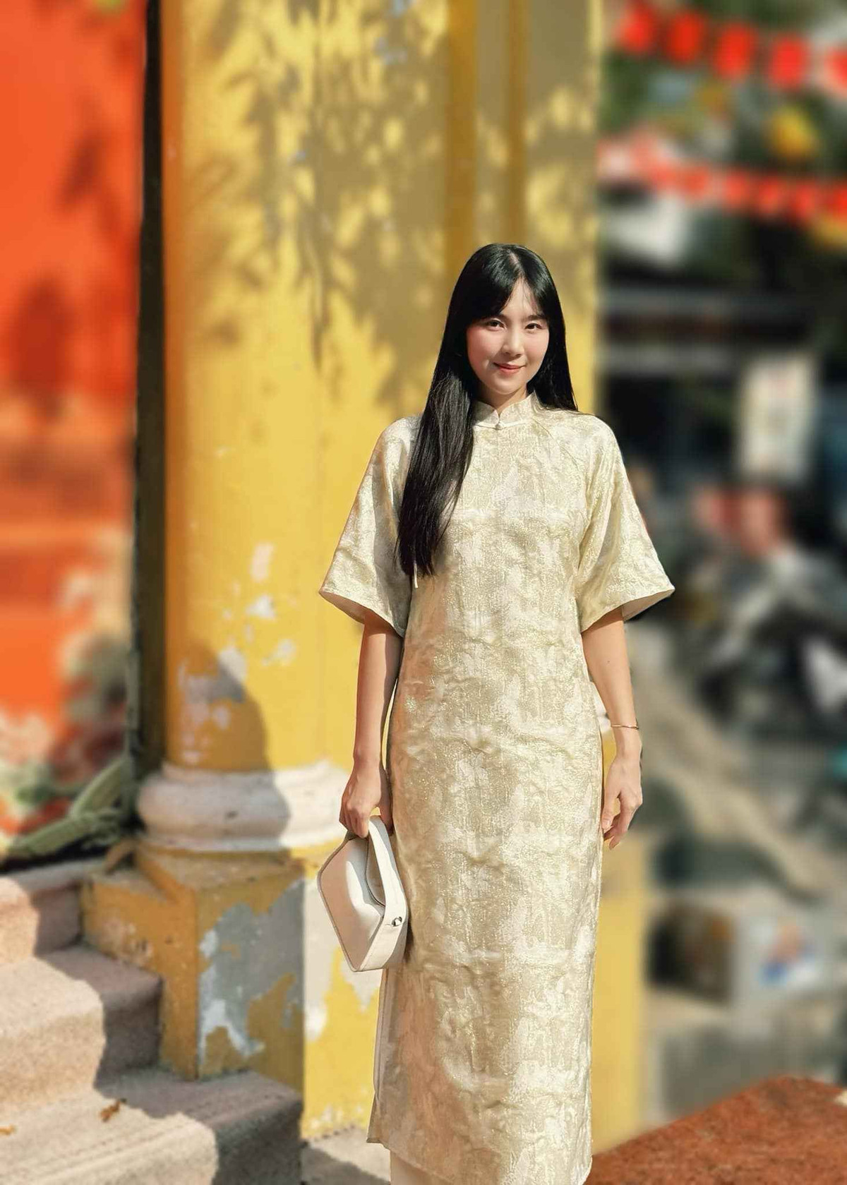 Mai Ngọc chia sẻ trên trang Facebook cá nhân: “Sau cùng Ngọc nghĩ dù là đàn ông hay phụ nữ, ai cũng mong sẽ có một cuộc đời đơn giản, một cuộc tình bình dị. Có một người vừa làm bạn, làm người yêu, vừa có thể đồng hành làm tri kỉ....