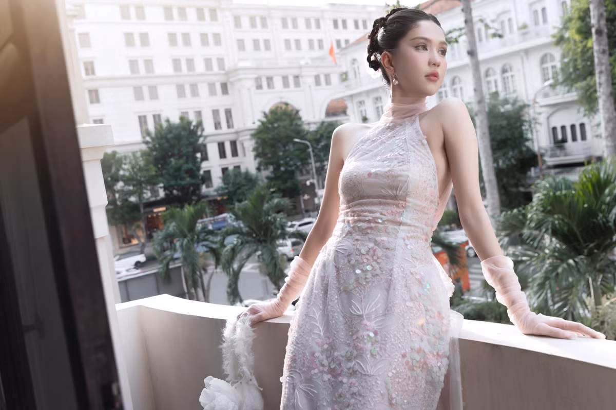 Được biết, vết sẹo này hình thành sau khi Ngọc Trinh gặp tai nạn xe mô tô vào thời điểm tháng 10/2023. Nữ người mẫu phải chi 40 triệu đồng để điều trị.