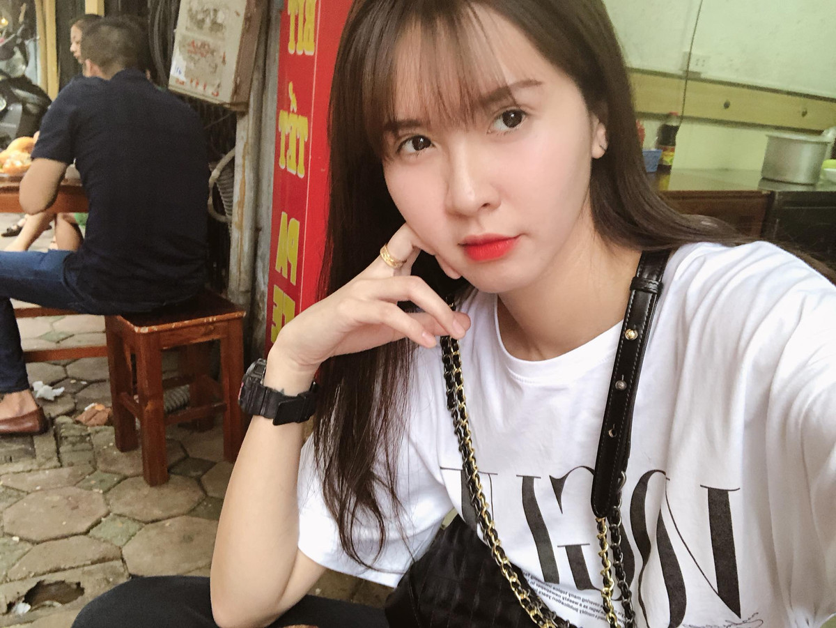 Hiện tại, Ngân ST có cho mình 1 trang Fanpage với hơn 300.000 lượt thích, 167.000 người theo dõi và kênh YouTube có 252.000 lượt subscribes.