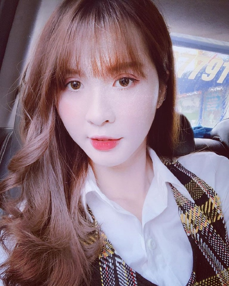 Bạn gái streamer ViruSs tên đầy đủ là Huỳnh Kim Ngân, sinh năm 1994 hiện đang sinh sống và làm việc tại TP HCM.