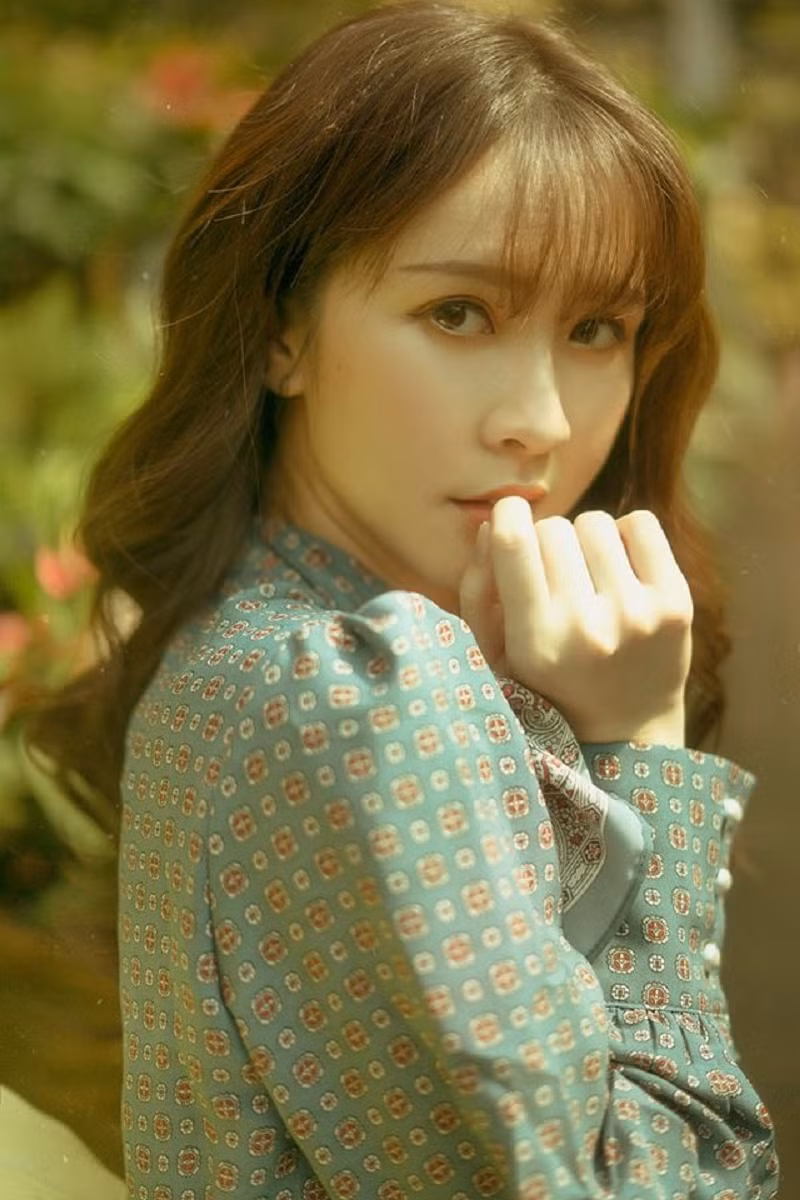 Thời gian đầu xuất hiện, Ngân ST chỉ tập trung vào ca hát và nhảy múa là chính. Ngoài ra, cô bạn còn tham gia nhiều hoạt động khác như: Reaction, Mukbang, Mẫu ảnh hay đóng quảng cáo…