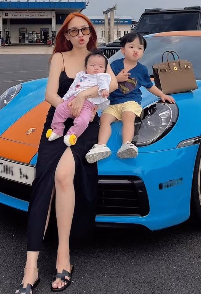 Joyce Phạm và Tâm Nguyễn tổ chức đám cưới hoành tráng vào năm 2019. Sau 3 năm về chung một nhà, gia đình mỹ nhân sinh năm 1999 đã "đủ nếp đủ tẻ".