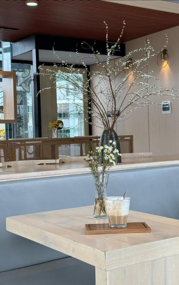 Trên trang cá nhân, bạn gái Đặng Văn Lâm viết: "Còn hơn 2 tuần là đến tết, tui hóng từng ngày. Sắp đến ngày đi tảo mộ, đi mua bánh kẹo, chuẩn bị bao lì xì...".