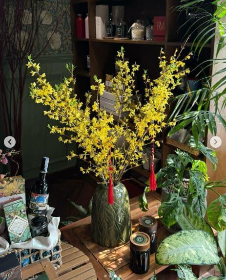 Yến Xuân được cho là trang hoàng nhà bạn trai để chuẩn bị đón Tết.