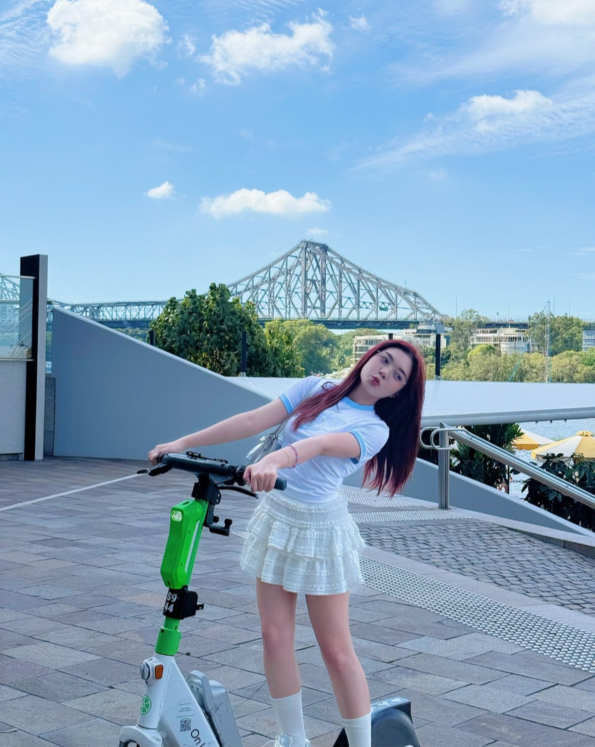 Không chỉ vậy, Phương Thảo cũng biết cách duy trì độ hot cùng sự quan tâm của khán giả dành cho mình. Những bài đăng tải trên các nền tảng mạng là cầu nối giúp cô thêm gần gũi, tăng tương tác với những người yêu mến