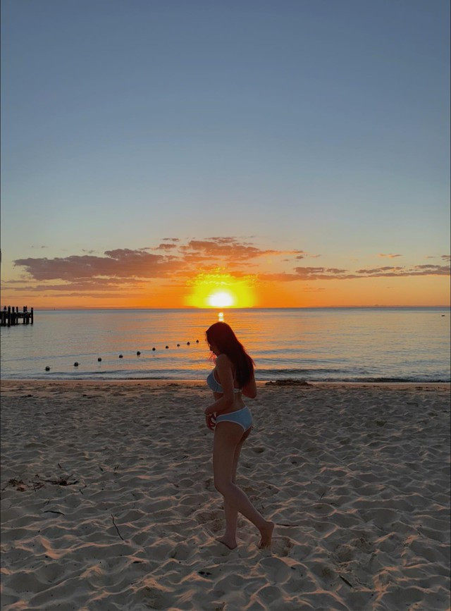 Bên cạnh những bình luận có cánh dành cho loạt ảnh mướt mắt này, không ít fan cứng đã nhắc khéo Phương Thảo về sự vụ từng bị "bế" ảnh bikini làm video nhạc sống, kẻ gian thu về được món hời, sản phẩm cả triệu view.