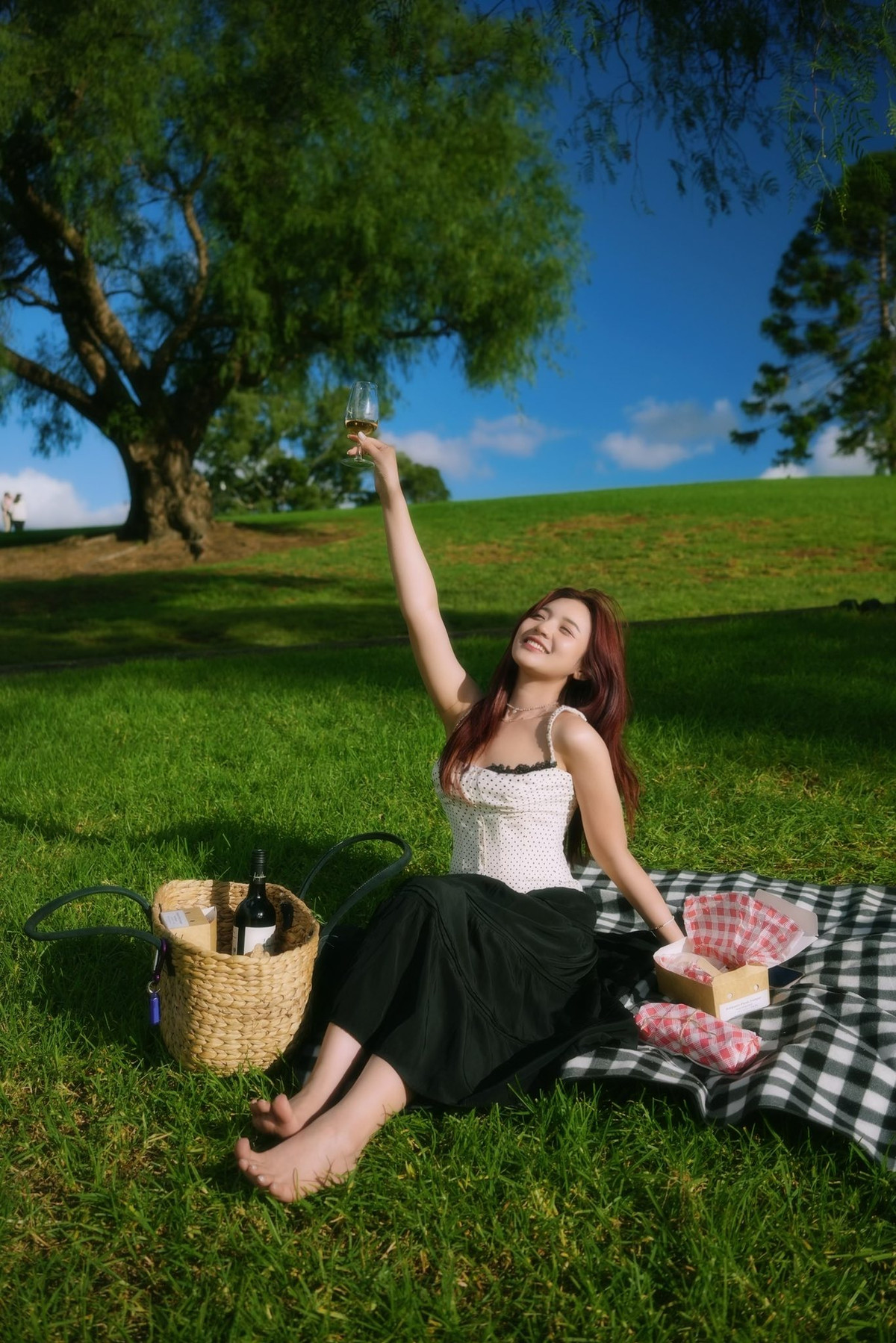 Với thời gian gắn bó cùng Liên Quân, đến nay, Vũ Phương Thảo đã trở thành nữ MC nổi tiếng trong cộng đồng Liên Quân Mobile Việt Nam. Cô nàng sớm ghi dấu ấn sâu sắc trong lòng người hâm mộ nhờ sự kết hợp hoàn hảo giữa vẻ đẹp ngoại hình và tài năng dẫn dắt chương trình.