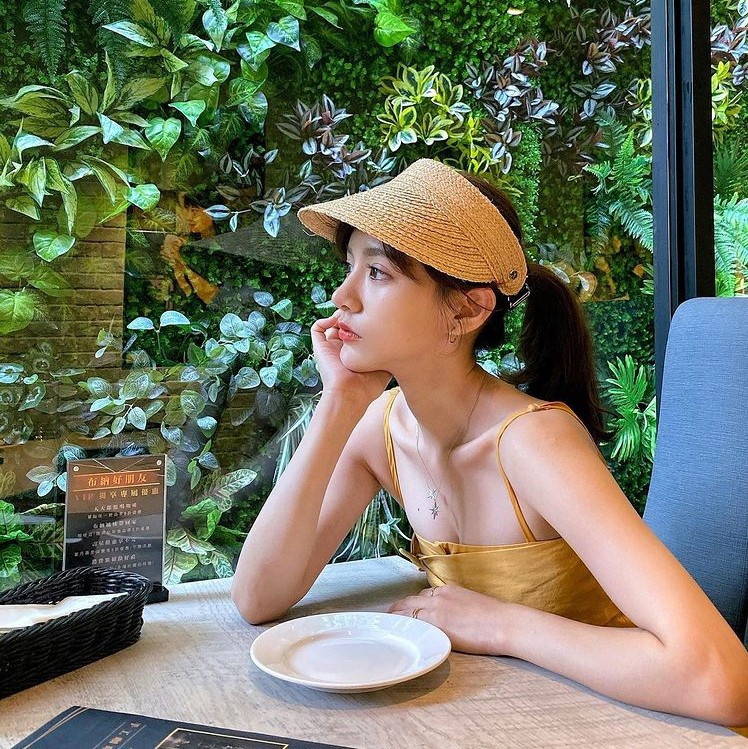 Nhờ đặc thù công việc được đi khắp các quốc gia trên thế giới, Wang Mei thường xuyên review về các địa điểm du lịch, trải nghiệm văn hóa từng nơi.