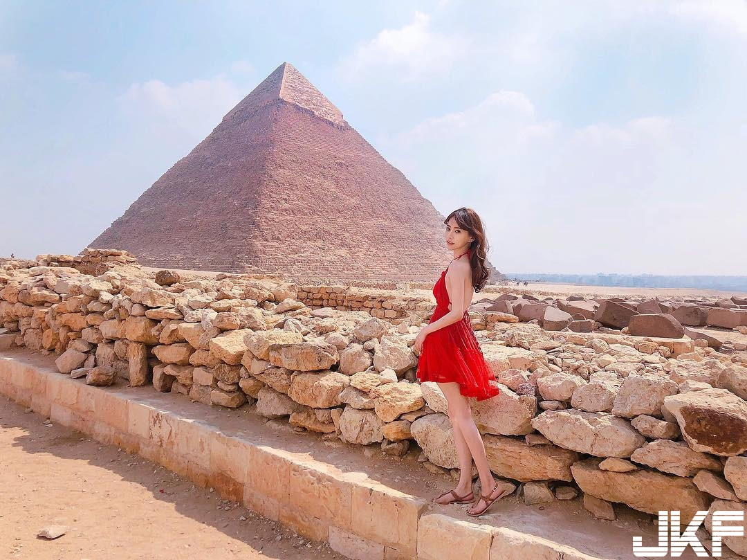 Wang Mei thường xuyên đạp xe, chạy bộ, bơi và leo núi.