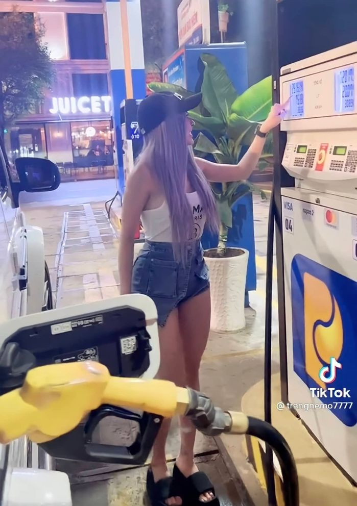 Trước đó, cô nàng đã chi hơn 14 tỷ để "tậu" G63 vào bộ sưu tập xe "khủng".