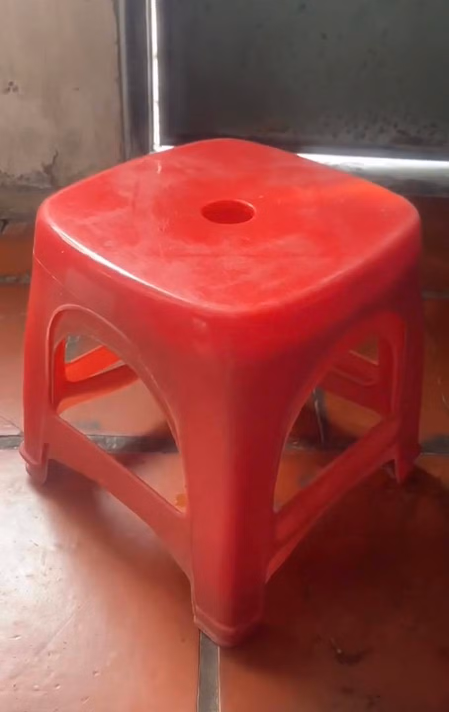 Chính vì vậy, việc người mẹ dùng những vật dụng lên đến hàng chục năm khiến nhiều người bất ngờ. Thậm chí, mọi thứ còn như mới, bóng loáng như vừa mới mua cách đây vài tháng.