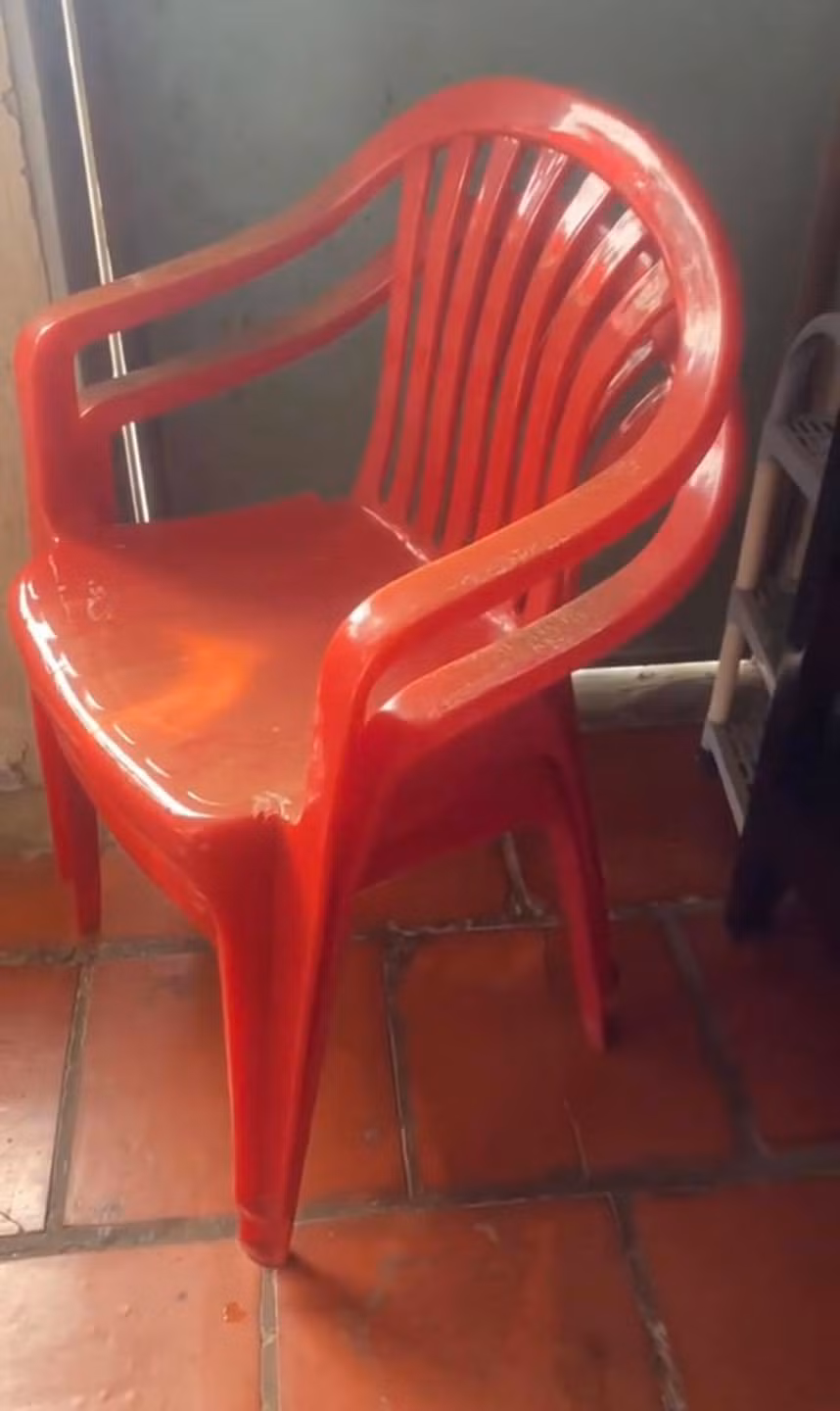 Có thể thấy, thường đồ đạc như nồi cơm, bếp gas, bàn ghế chỉ có thể sử dụng trong vài năm nhiều gia đình đã phải thay đồ mới.