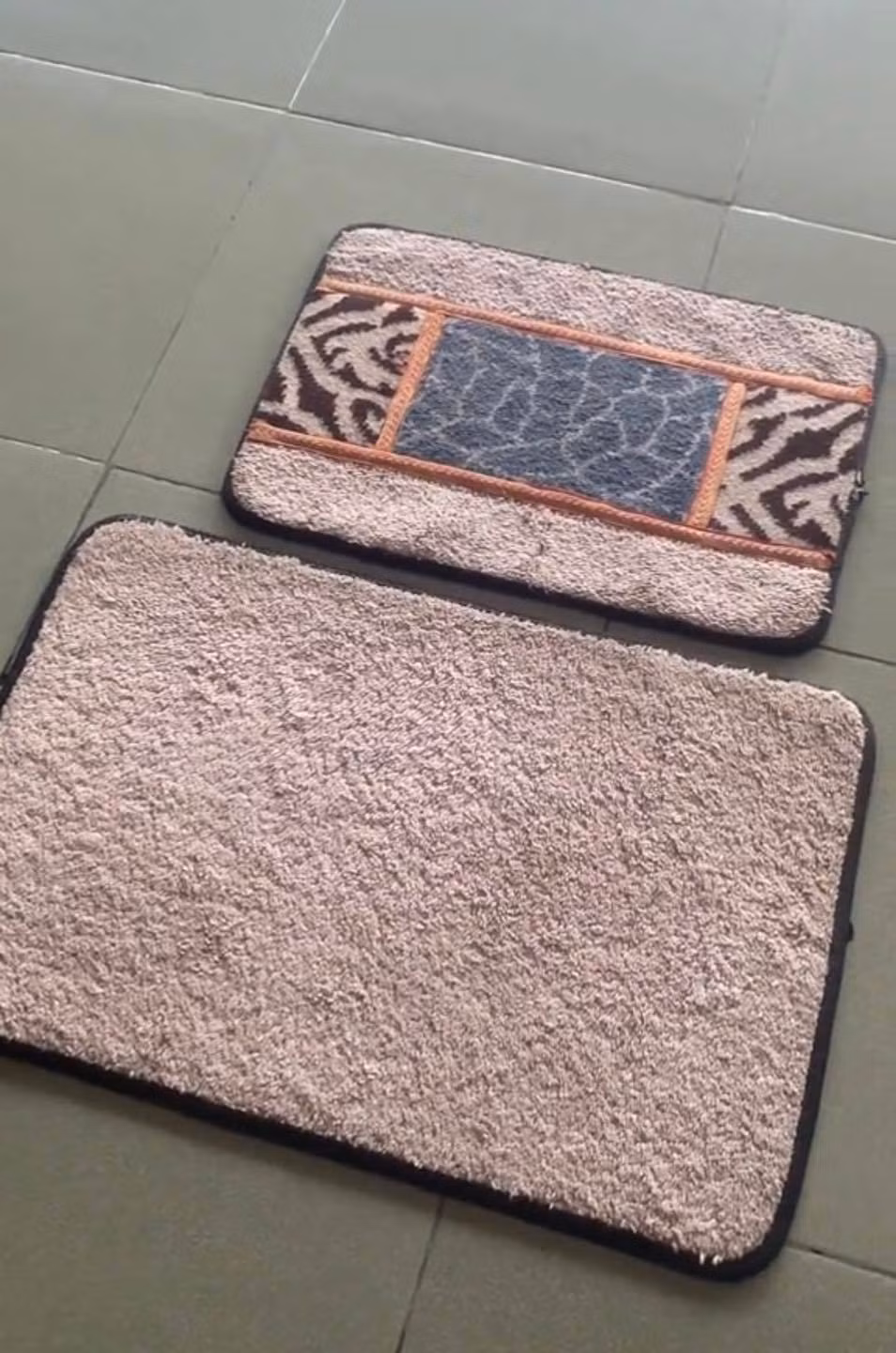 Cô gái chia sẻ: “Thật sự cái câu 'của bền tại người' nó hoàn toàn đúng các cậu ạ, nay buồn buồn đi loanh quanh trong nhà mới phát hiện ra rất nhiều đồ đạc có thâm niên hoạt động được rất lâu rồi mà vẫn còn bóng loáng, chạy tốt, lớp sơn bền bỉ...