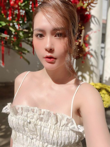 Sau khi chiếc gương được di chuyển vào trong nhà, Di Băng bất ngờ tiết lộ chiếc gương này mua cho bà vú của gia đình.