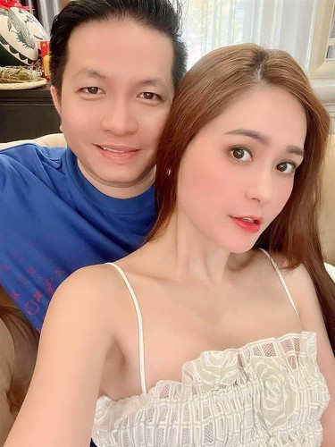 Gần cuối đoạn video, Di Băng lại cho hay đây là chiếc gương cô sắm cho cô công chúa nhỏ Linh Đan (thường gọi là Hana) để chuẩn bị chuyển sang phòng ở nhà mới.