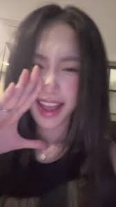 Trước đó, năm 2020 khi thử thách bản thân ở đấu trường sắc đẹp, Doãn Hải Mỹ cũng khiến ban giáo khảo Hoa hậu Việt Nam tán thưởng với màn trình diễn piano và hát ca khúc "Em về tinh khôi".