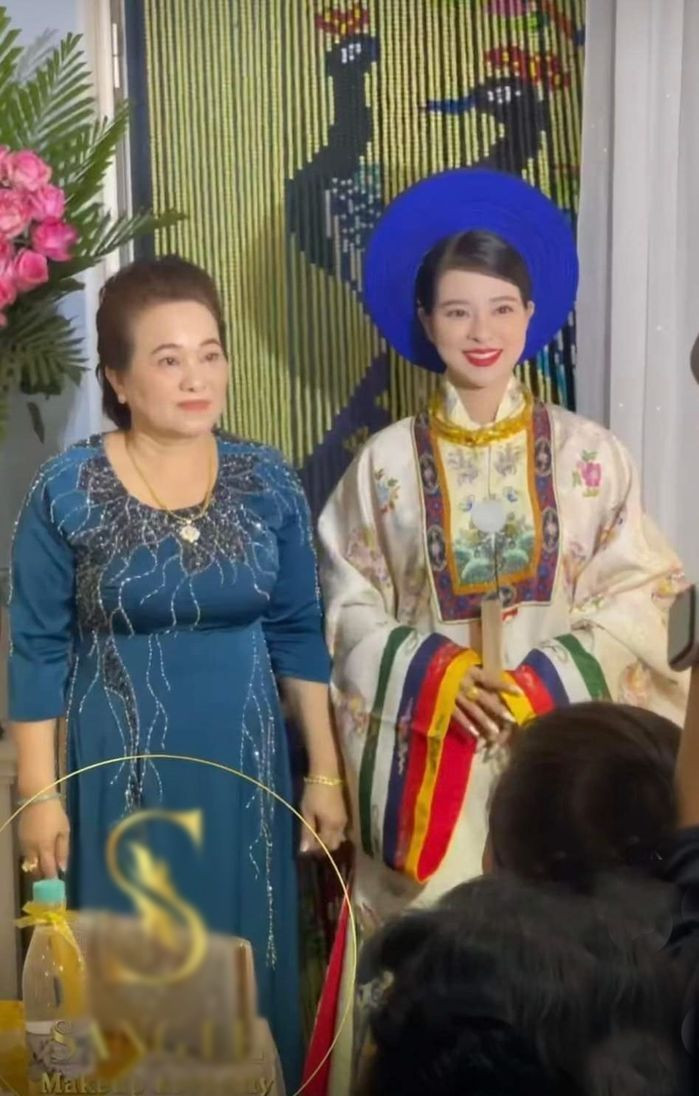 Dien co phuc Viet Nam, co dau Dong Nai chiem spotlight nho than thai