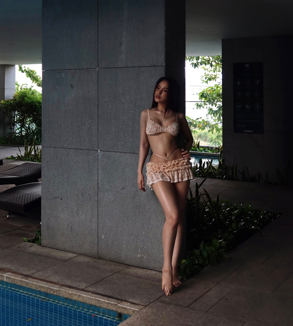 H Duyên-B'krông (thường gọi là Duyên) là người dân tộc Ê Đê, cô còn được cư dân mạng gọi là "hot girl dân tộc" nhờ sở hữu nhan sắc xinh đẹp.