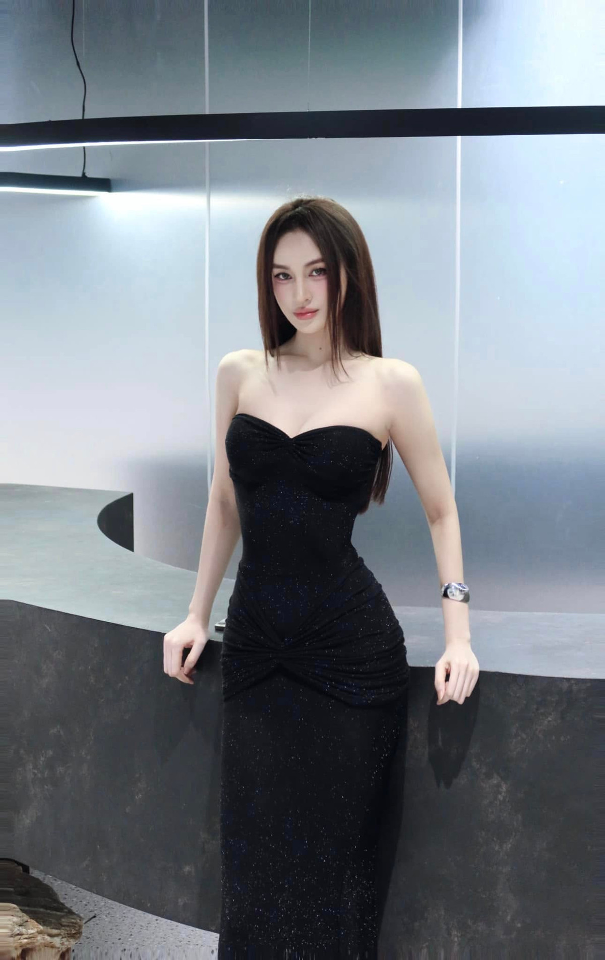 Nhờ ngoại hình đẹp, cô nàng không ngại thử nghiệm concept chụp ảnh khoe body gợi cảm.