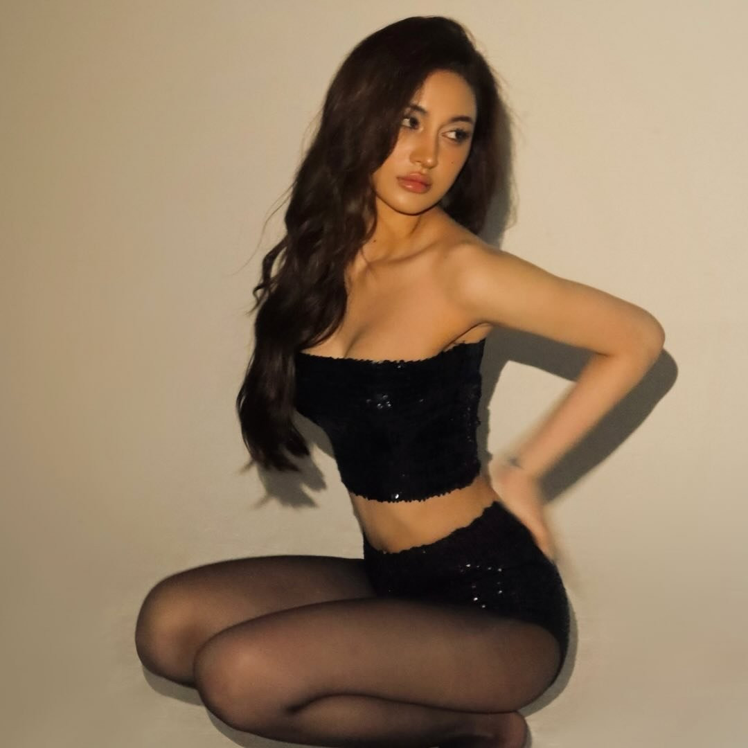 Ở ngoài đời, H Duyên có gu mặc táo bạo, tôn dáng tối đa.