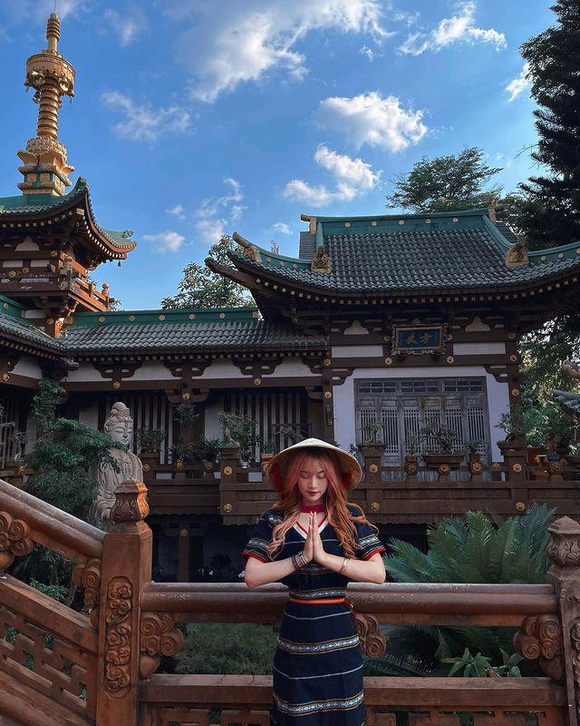 Lúc đó, tôi nghĩ thoáng rằng, ảnh này chỉ tạo dáng theo kiểu Kungfu Panda thôi. Nhưng khi đăng ảnh lên thì ngay lập tức “nổ” tương tác”. Lê Bống cho biết thêm.