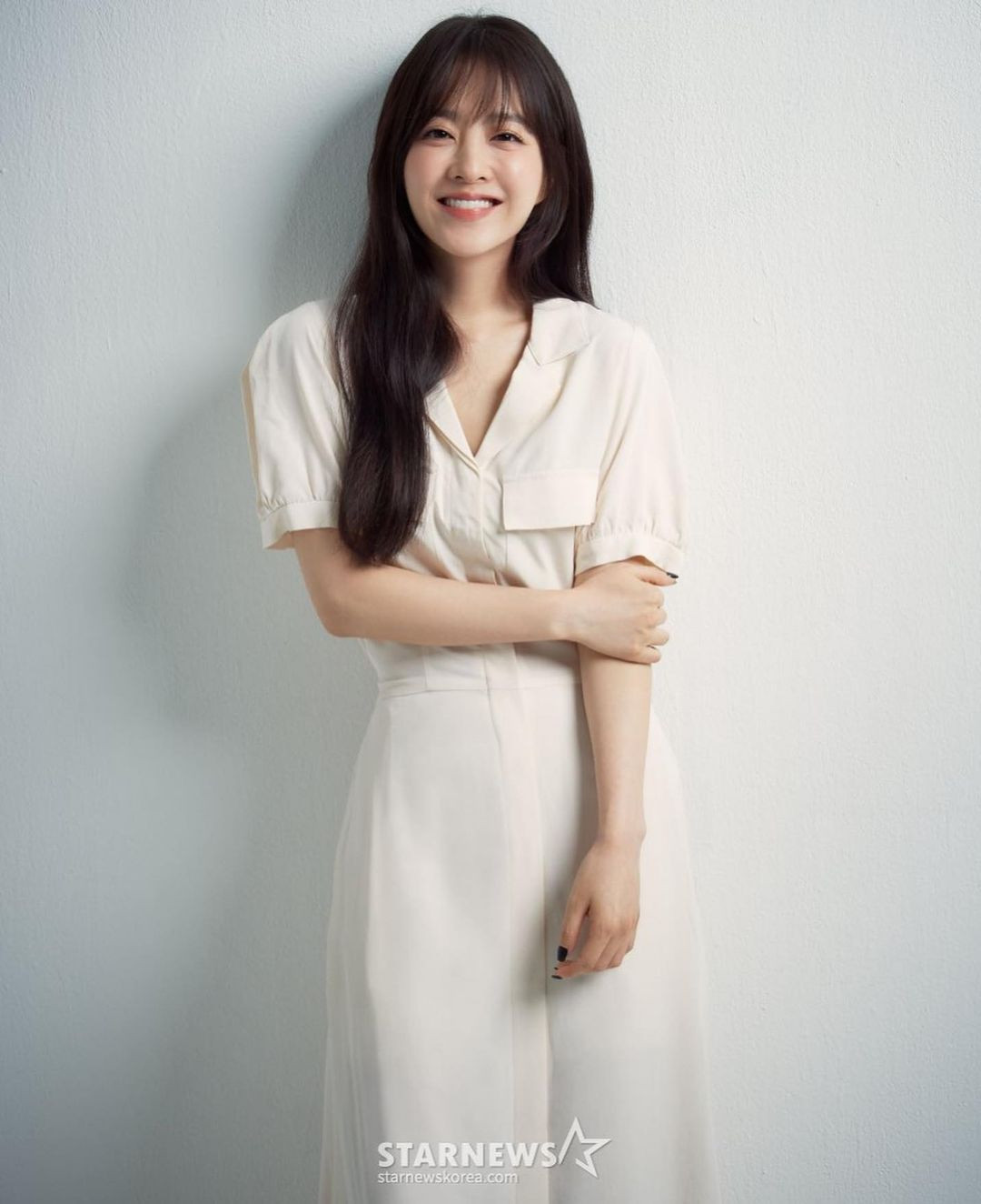 Park Bo Young (SN 1990) bắt đầu đóng phim từ năm 2016. Cô nổi tiếng với loạt vai diễn trong Ông ngoại tuổi 30, Cô nàng mạnh mẽ Do Bong Soon, Ngày em đẹp nhất...
