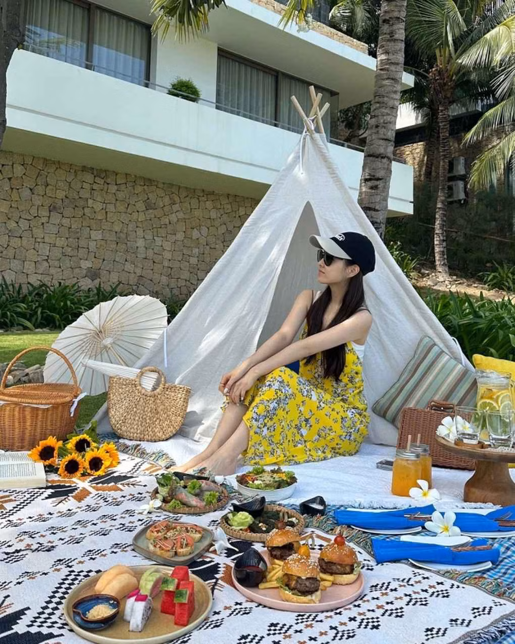 Tháng 6/2024, Park Bo Young cũng tới Việt Nam nhưng chuyến đi nhằm mục đích công việc. Cô góp mặt trong sự kiện họp báo lớp học làm phim TOTO 2014 và được người hâm mộ Việt Nam đón chào nồng nhiệt.