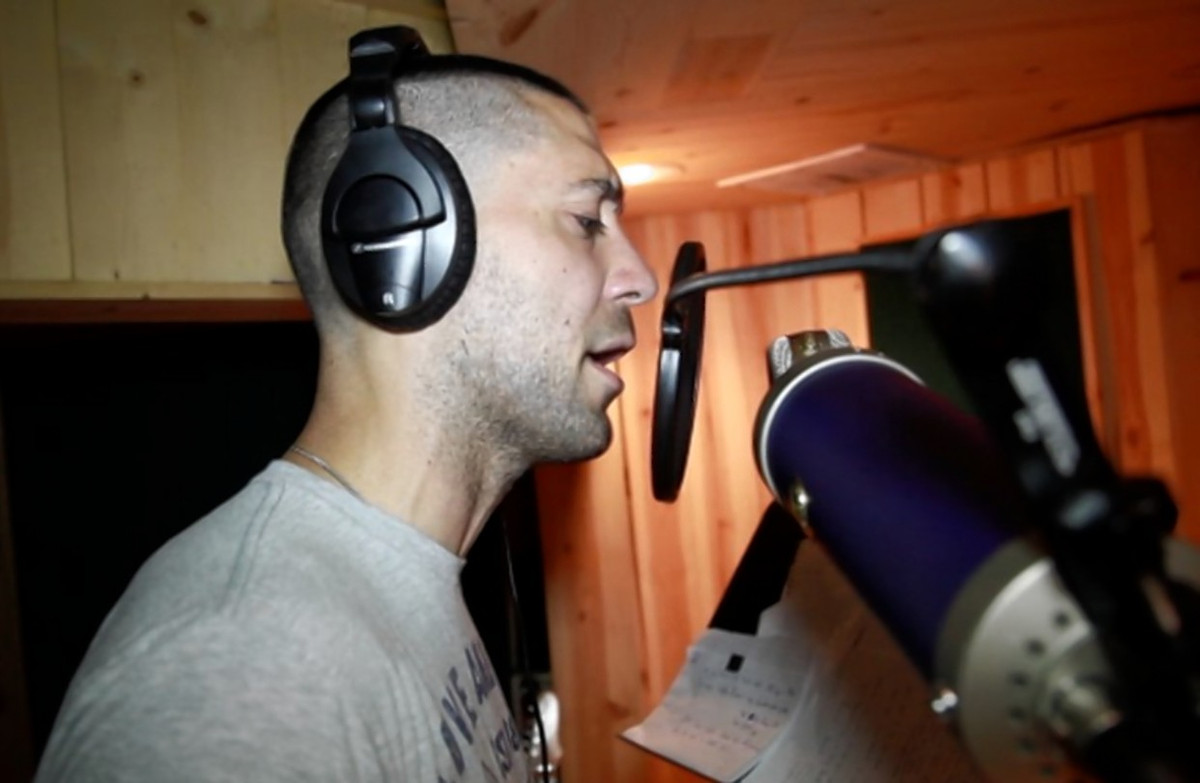 Năm 2016, Clint Dempsey cho ra lò album mang tên Don't Tread. Đây cũng là sản phẩm âm nhạc đầu tay của cầu thủ người Mỹ và nhận được rất nhiều sự thích thú của người nghe.