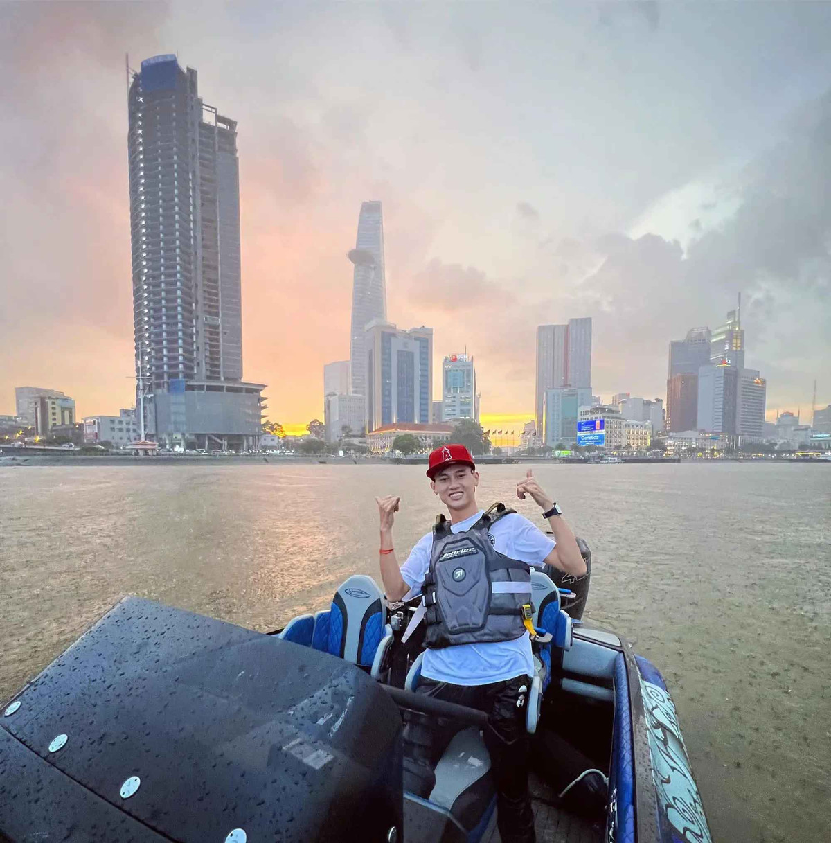 Ngắm bộ sưu tập siêu xe của Phan Công Khanh, dân tình đều cảm thấy choáng váng bởi dòng xe sang nào cũng đều có đủ.