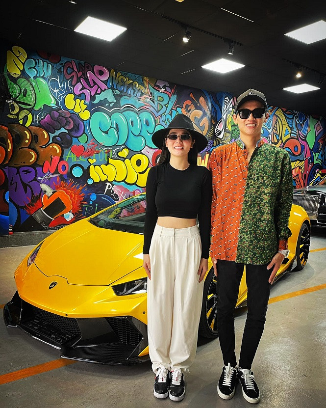 Tuy nhiên, khi đang ở thời điểm gặt hái nhiều thành công, Phan Công Khanh gặp chấn thương nặng. Sau khi phẫu thuật, khả năng hồi phục của anh chỉ đạt khoảng 80% nên đành từ bỏ sự nghiệp bóng chuyền, tập trung cho niềm đam mê chơi và buôn siêu xe.