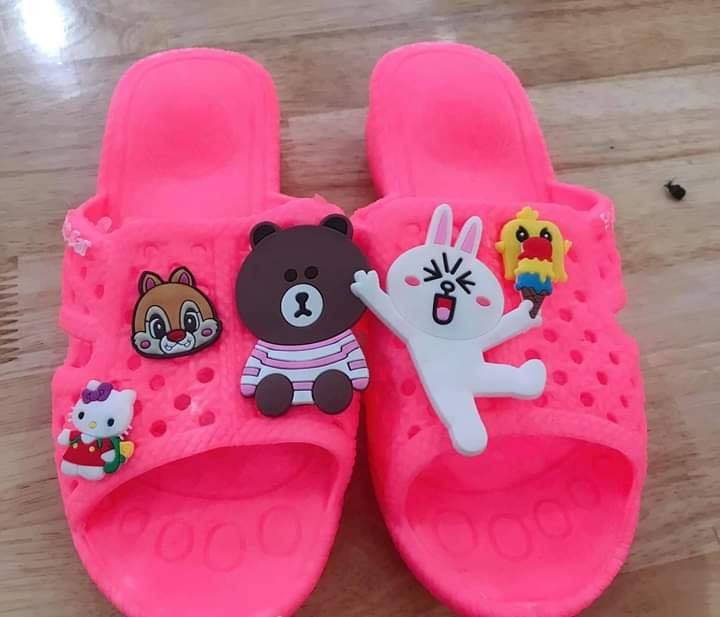 Phiên bản nâng cấp của dép tổ ong được lòng nhiều bạn trẻ.