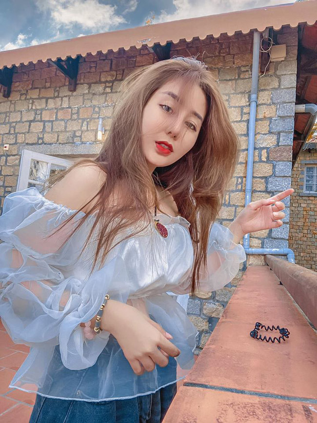 Sau khi nổi tiếng, fan girl U23 này hiện là sinh viên trường Đại học Ngoại ngữ và Tin học TP.HCM.