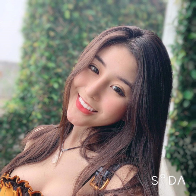 Ngọc Trân luôn cho fan thấy hình ảnh vui vẻ, yêu đời.