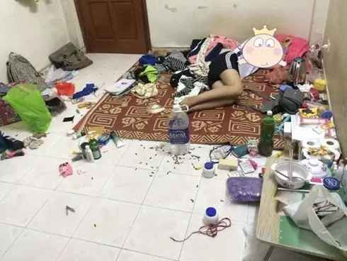 Đặc biệt, do gia đình làm khách sạn nên mỗi khi bày bừa ra thì con gái lại sang phòng khác ở chứ không chịu dọn.