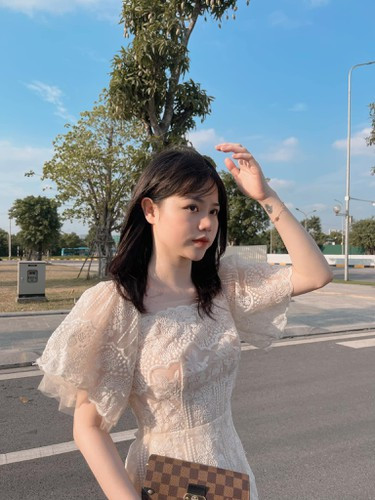 Trước topic hơi nhạy cảm này, Huỳnh Anh chỉ để lại bình luận là một chuỗi dấu chấm hỏi, nhìn thì ngắn gọn nhưng có vẻ như đầy hàm ý.