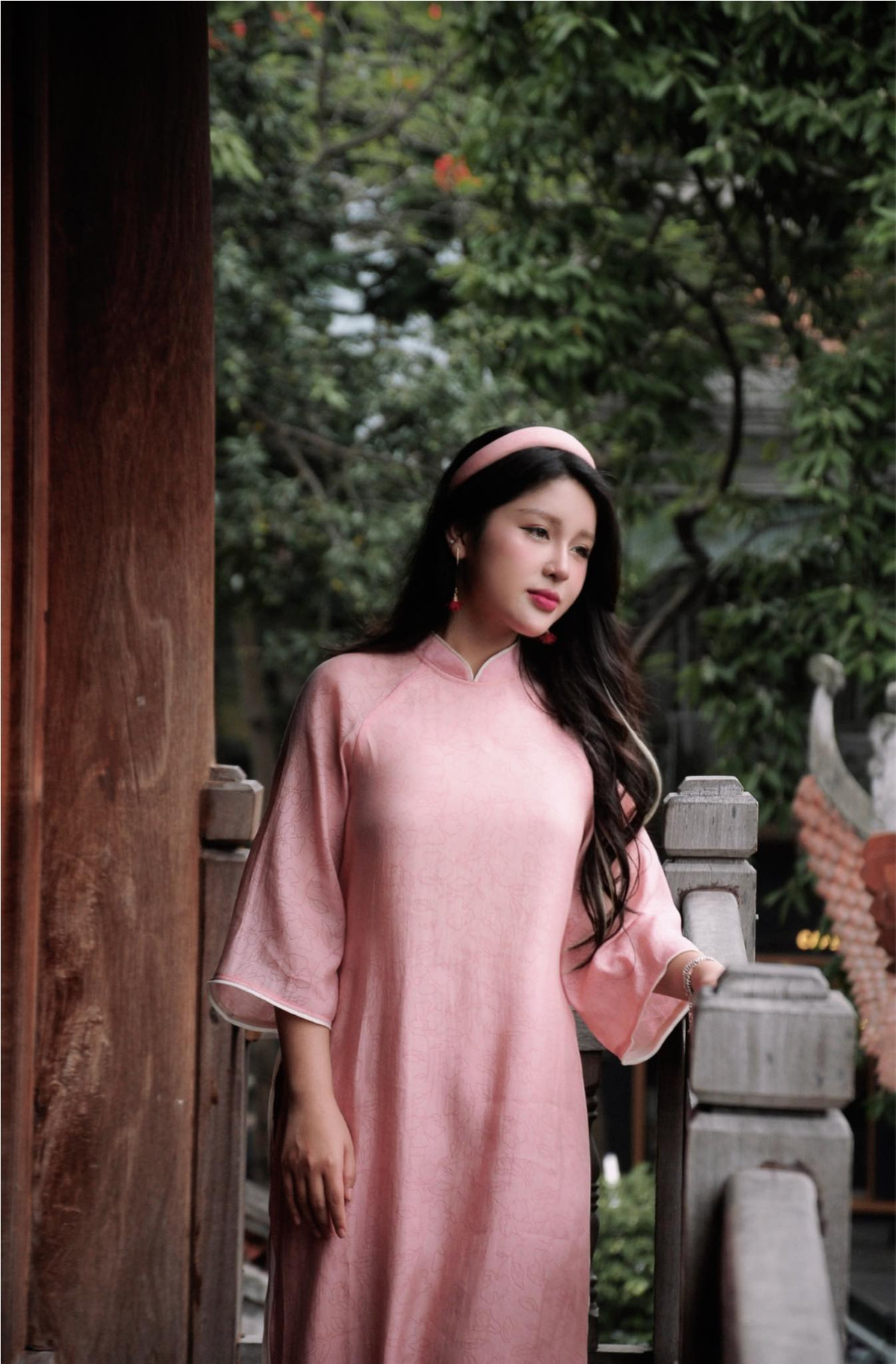 Cách đây hai năm, Thanh Nga livestream dạy học trong những ngày giãn cách vì dịch COVID-19. Được mọi người ủng hộ, hiện tại cô giáo trẻ vẫn quay các video giảng bài đăng lên mạng xã hội.