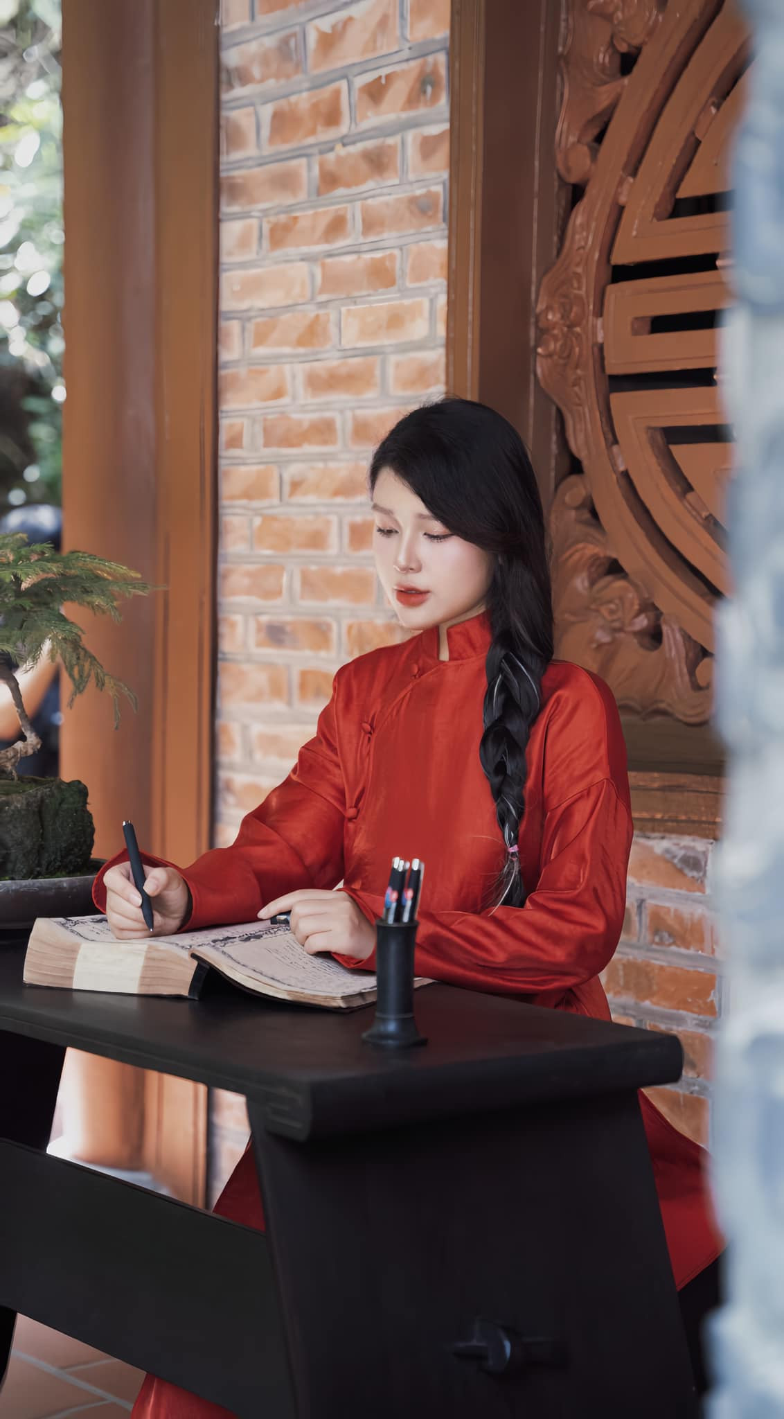 Sau khi nổi tiếng mạng xã hội, cuộc sống của Thanh Nga bị xáo trộn nhưng cô luôn tự nhủ phải cẩn trọng, chỉn chu hơn trong từng bài giảng và cả cuộc sống.