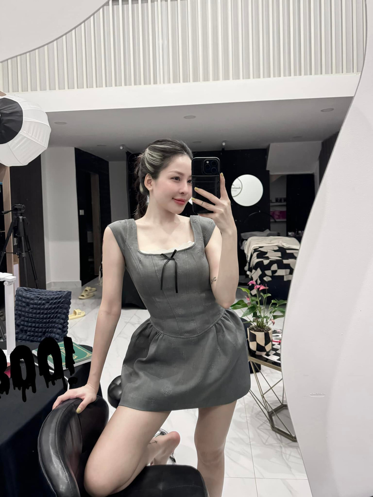 Sau khi vướng vào "scandal" vài năm trước nên đã khiến hình ảnh Trâm Anh trong mắt công chúng bị ảnh hưởng không ít. Hậu “scandal”, cô nàng sống kín tiếng hơn, cũng ít khi cập nhật cuộc sống riêng tư lên các nền tảng mạng xã hội.