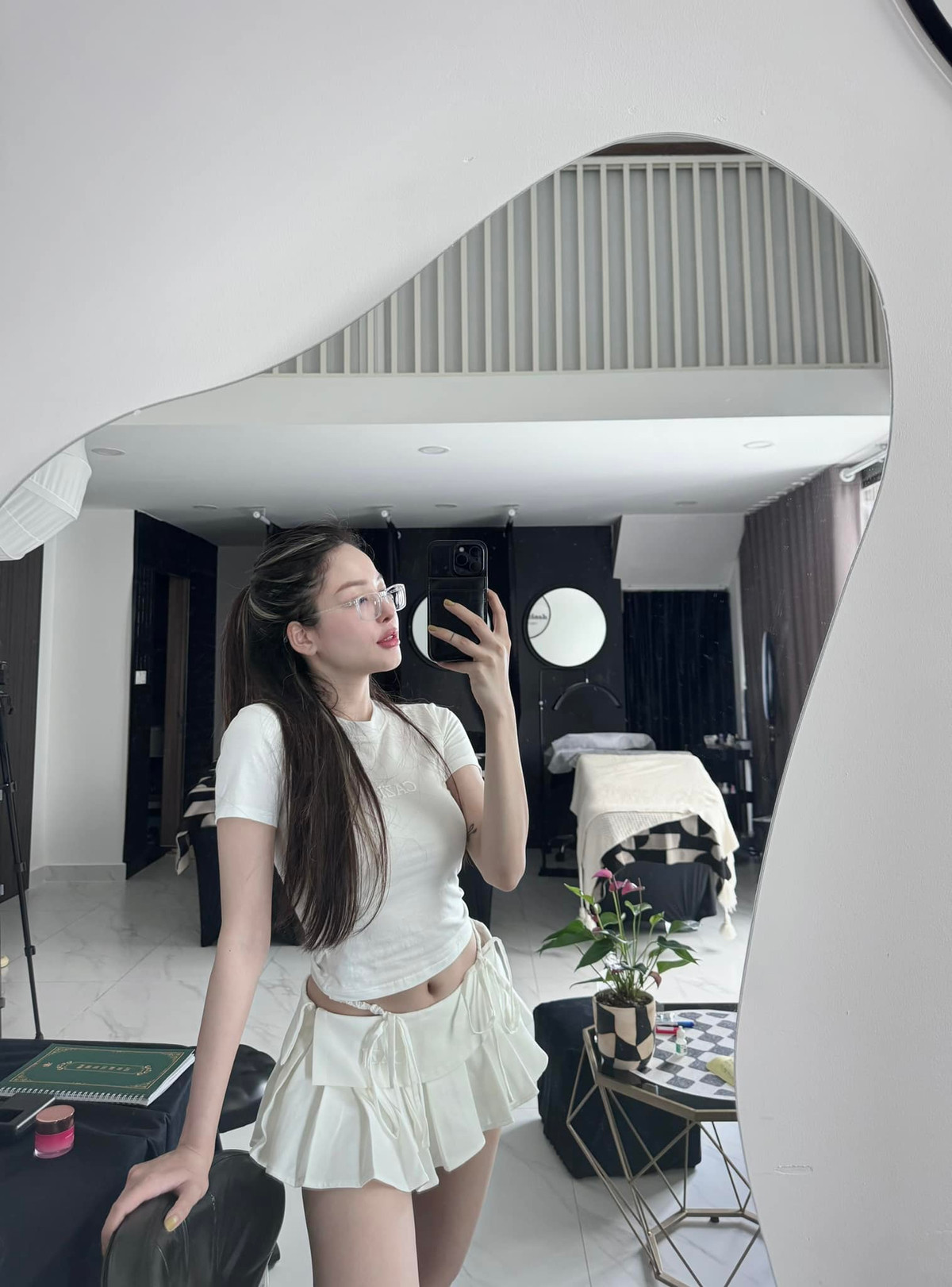 Thời gian gần đây, Trâm Anh mới xuất hiện thường xuyên trở lại trên MXH. Không khó để nhận ra nàng hot girl bây giờ không còn vướng bận nỗi buồn quá khứ.