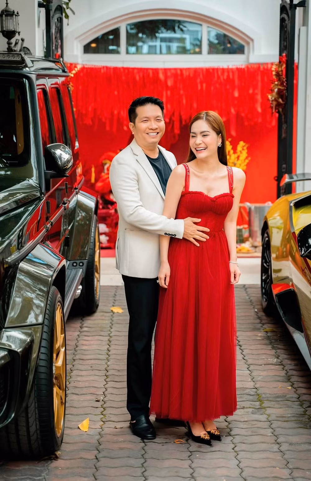 Là người thích sự lộng lẫy, hoành tráng nên dịp sinh nhật năm nay của Đoàn Di Băng cũng được tổ chức rất kĩ lưỡng. Từ sớm, cô đã nhận được những món quà từ các nhãn hiệu gửi đến tận nhà.