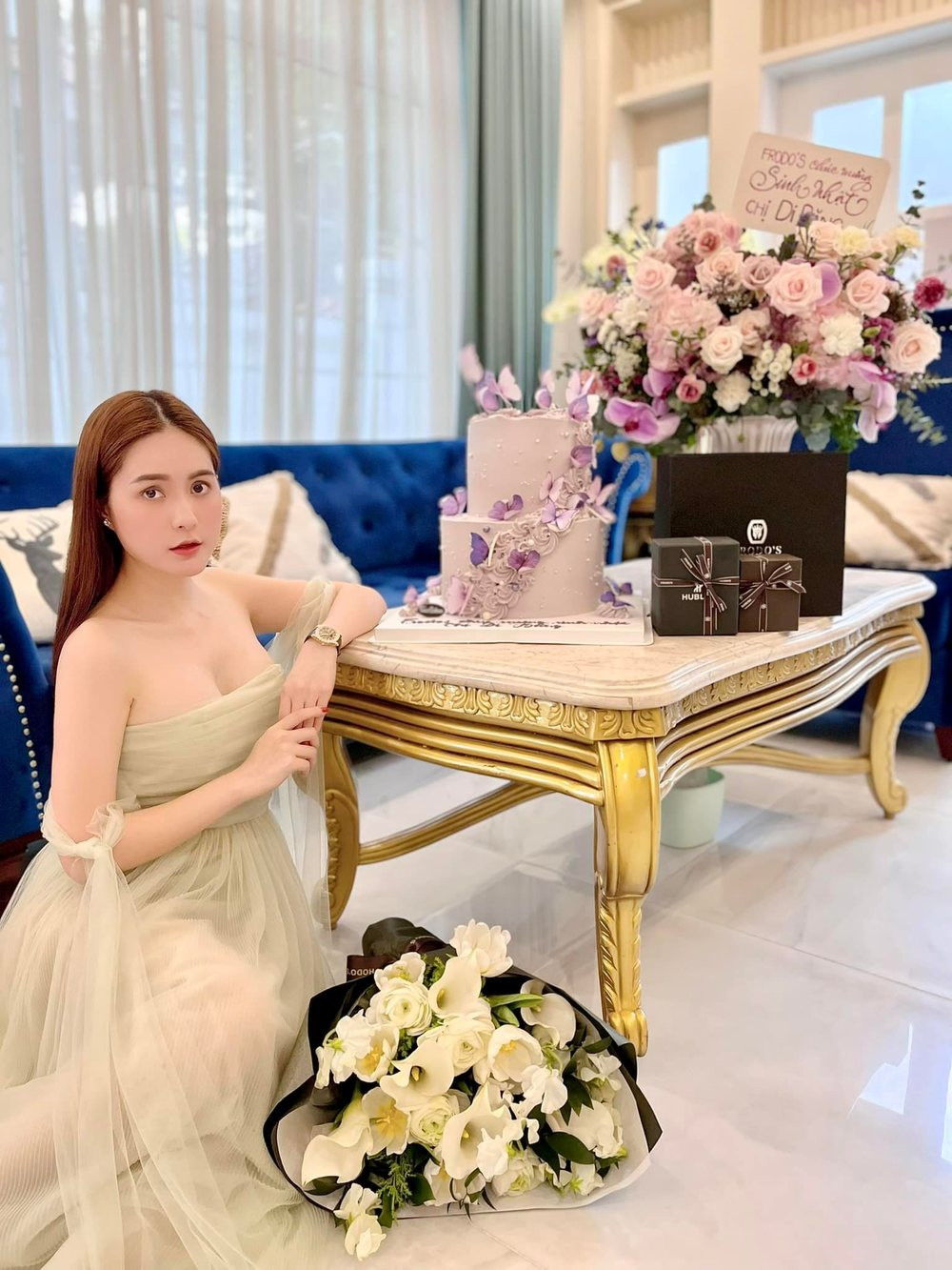 Chưa bóc giá nhưng nhìn chiếc đồng hồ từ Hublot đã thấy "mùi tiền".