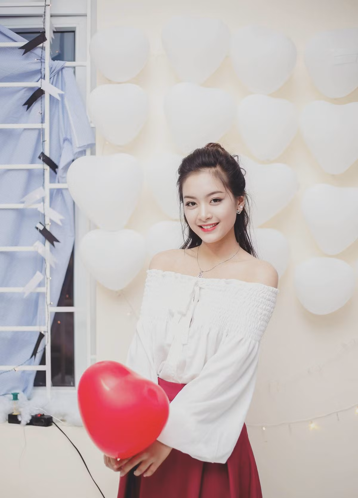 Trên trang cá nhân hơn 23.000 người theo dõi của Tố Anh, cô nàng khiến cư dân mạng trầm trồ bởi những bức ảnh đẹp cùng cuộc sống đáng ghen tỵ.