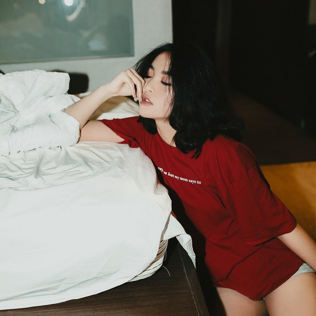 Tuy mới chỉ 17 tuổi, Tuệ Anh sở hữu chiều cao nổi bật 1,73 m. Cô nàng trưởng thành hơn khá nhiều so với bạn bè đồng trang lứa từ gu ăn mặc, cách make up và suy nghĩ tự lập.