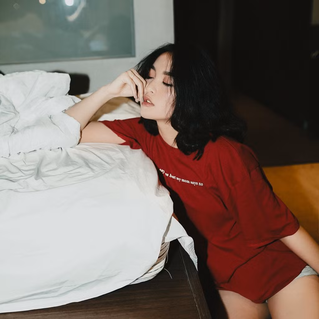 Tuy mới chỉ 17 tuổi, Tuệ Anh sở hữu chiều cao nổi bật 1,73 m. Cô nàng trưởng thành hơn khá nhiều so với bạn bè đồng trang lứa từ gu ăn mặc, cách make up và suy nghĩ tự lập.