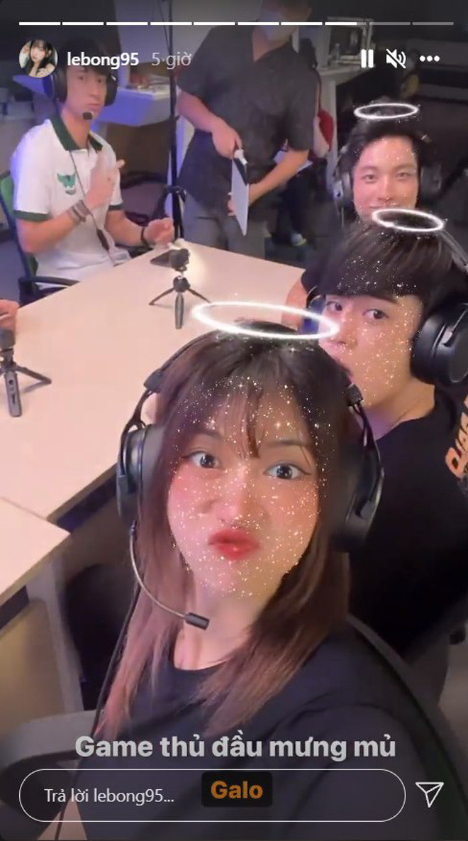 Mới đây, hot girl TikTok Lê Bống tiếp tục khiến khán giả tò mò khi xuất hiện với hình ảnh một game thủ thực thụ với tai nghe, áo đấu và úp mở rằng "game thủ đầu mưng mủ".