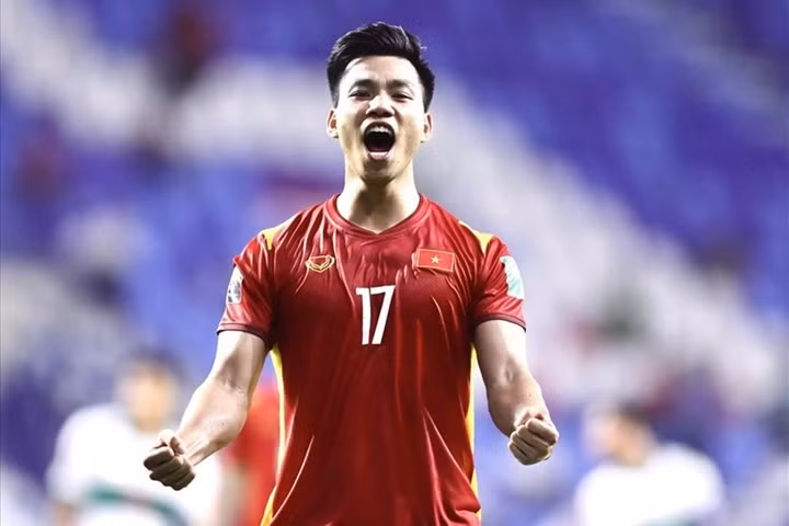 Trong bối cảnh Trọng Hoàng vắng mặt, Văn Thanh là sự lựa chọn tin tưởng được bên hành lang cánh của đội tuyển Việt Nam.