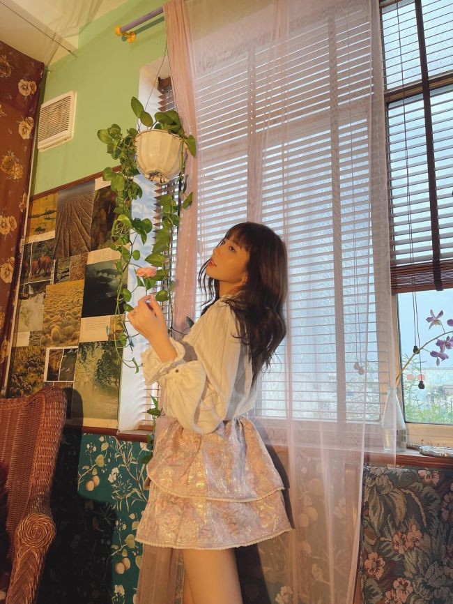 Khánh Huyền là một trong những hot girl thị phi của hội gái xinh TikTok. Hiện cô đang sinh sống và học tập tại TP Hồ Chí Minh.